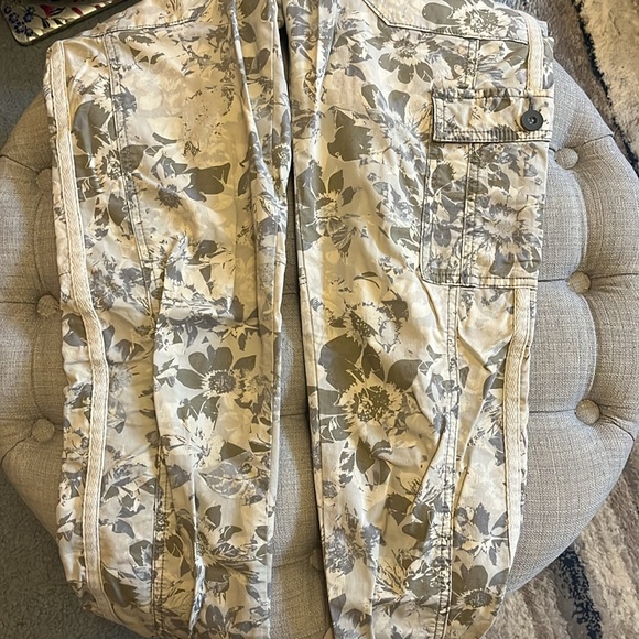 Anthropologie Hei Hei Wanderer Flower Camo Cargo pants - Picture 6 of 8